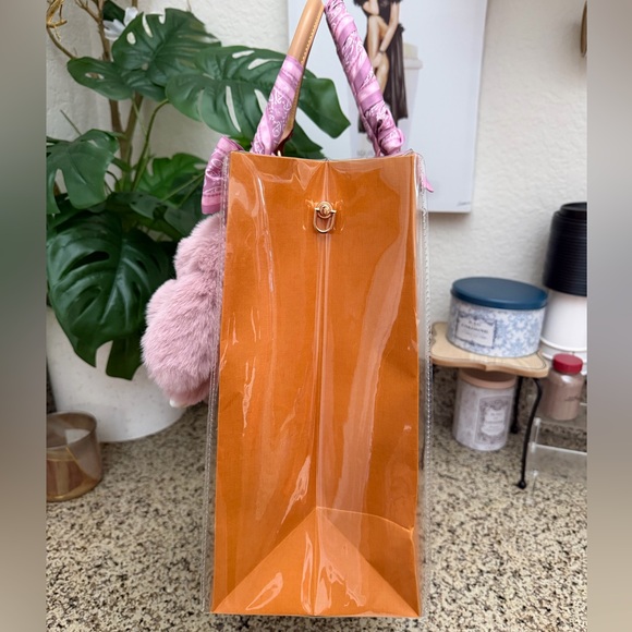 🩷🤍Louis Vuitton XL gift bag Tote🩷🤍 - Picture 6 of 7